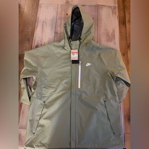 Nike Sportswear Storm-FIT Legacy Hooded Shell Jacket Olives Green DM5499-334 M/L